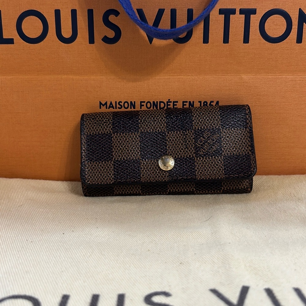 100% Authentic Louis Vuitton Damier Ebene 4 Key Cles
